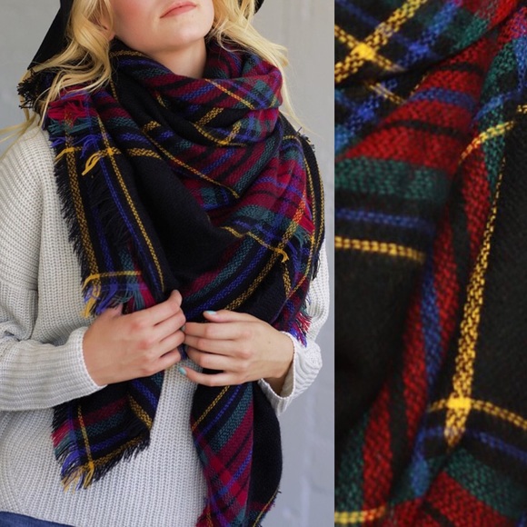 Black Blanket Scarf - Picture 2 of 4